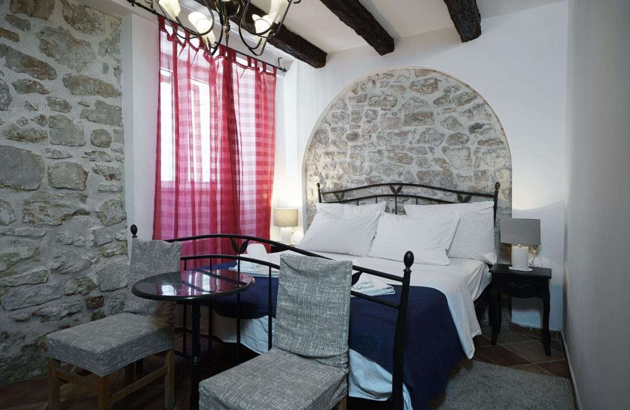 Heritage Residence In Center With Pool- Apartments Водице Номер фото