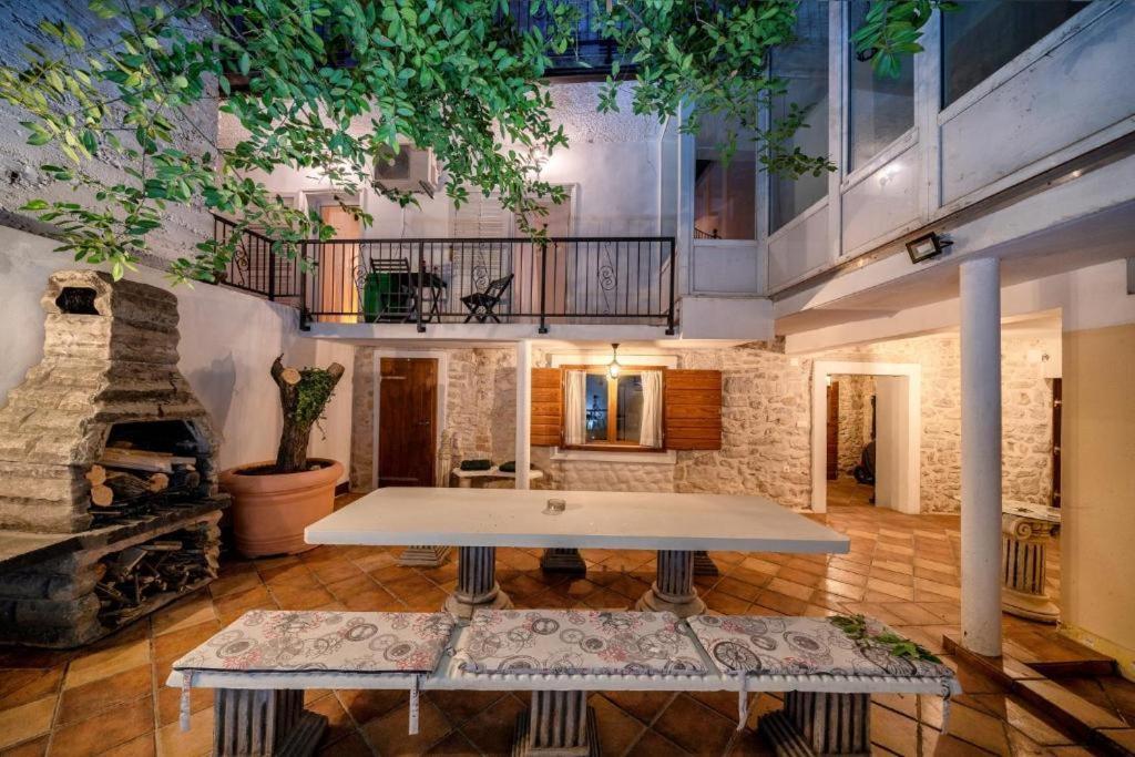 Heritage Residence In Center With Pool- Apartments Водице Экстерьер фото